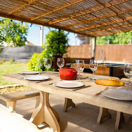 Maison Au Calme Avec Jardin Et Piscine