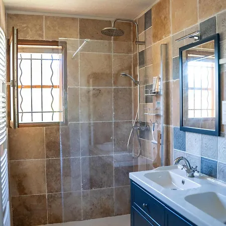 Maison Au Calme Avec Jardin Et Piscine *
